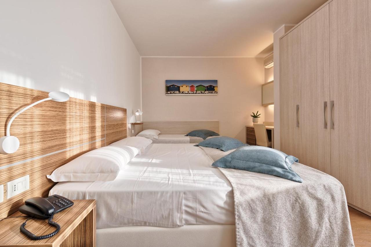 Hotel Croce Di Malta Lignano Sabbiadoro Exteriör bild