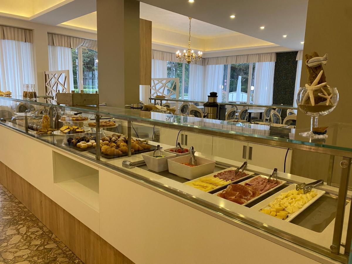 Hotel Croce Di Malta Lignano Sabbiadoro Exteriör bild