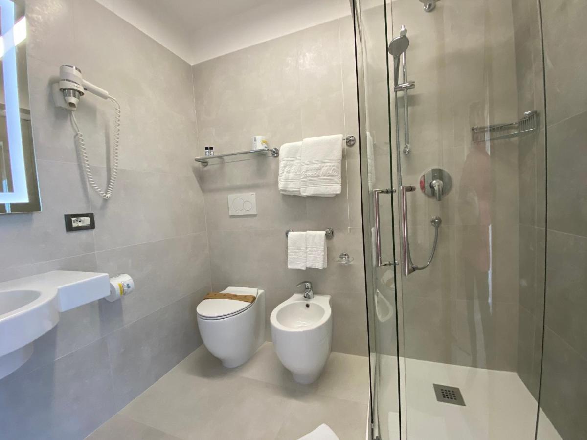 Hotel Croce Di Malta Lignano Sabbiadoro Exteriör bild