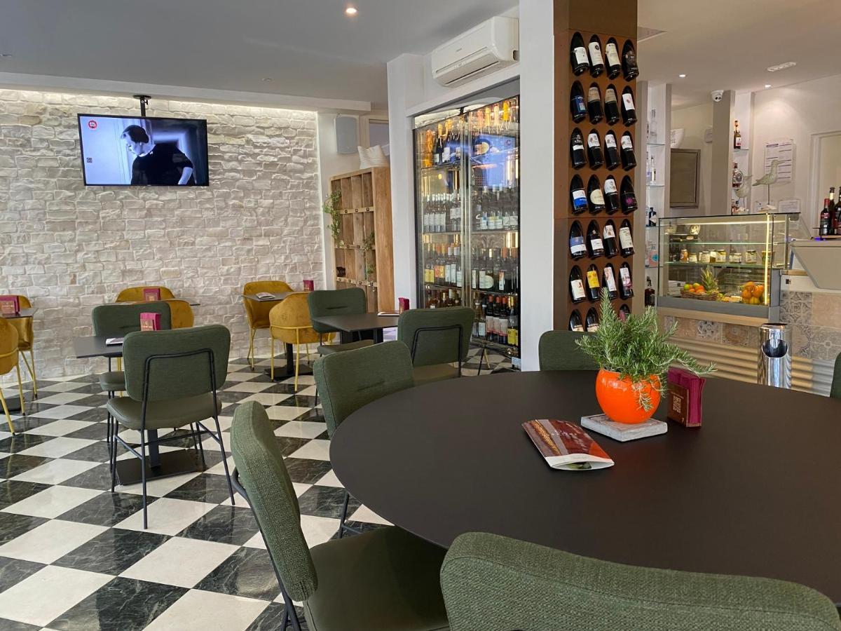 Hotel Croce Di Malta Lignano Sabbiadoro Exteriör bild