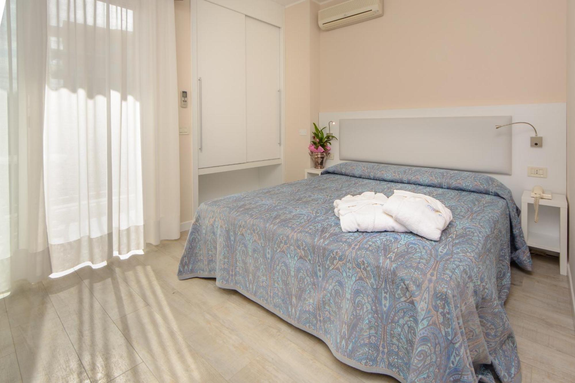 Hotel Croce Di Malta Lignano Sabbiadoro Rum bild
